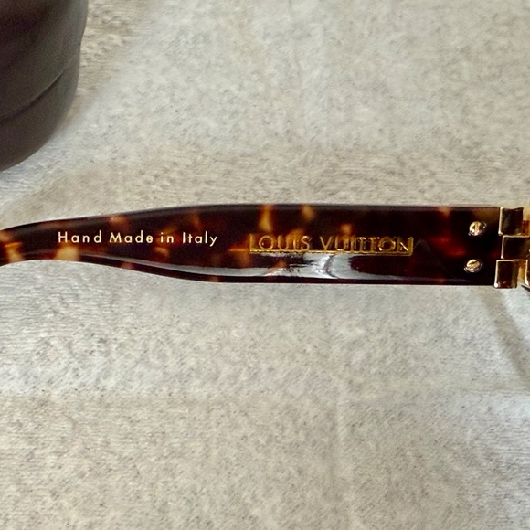 LOUIS VUITTON Sunglasses for Women - Picture 6 of 7